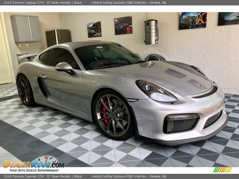 Front 3/4 View of 2016 Porsche Cayman GT4 Photo #1