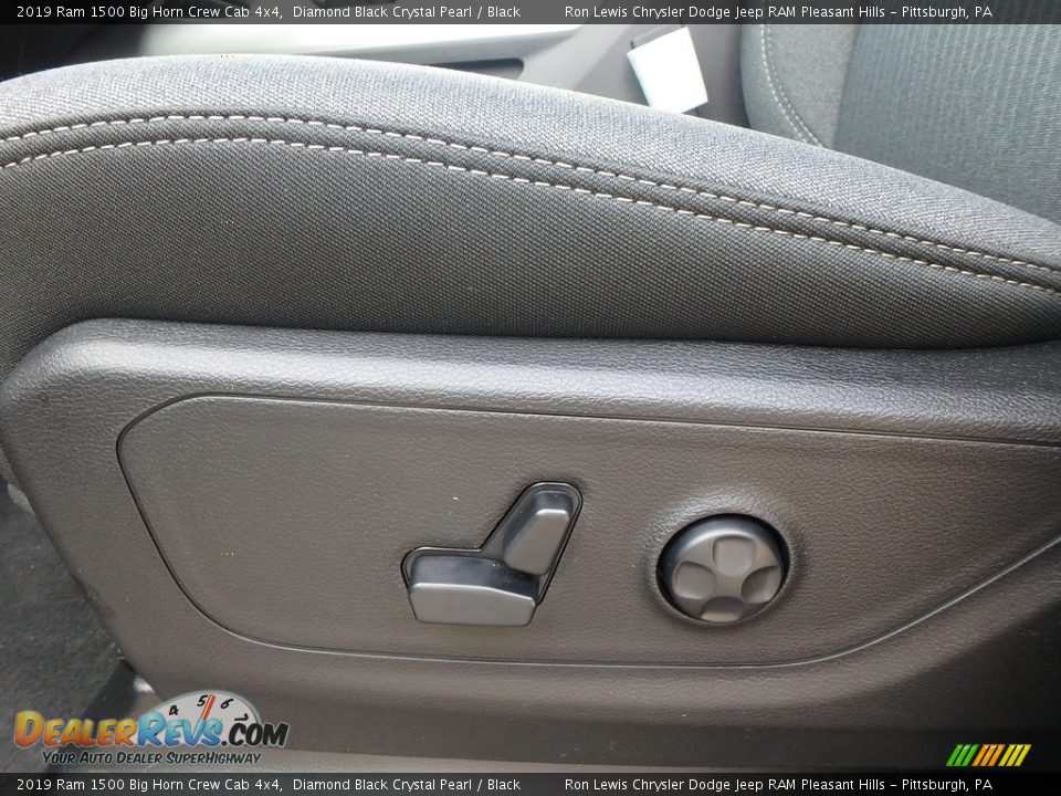 2019 Ram 1500 Big Horn Crew Cab 4x4 Diamond Black Crystal Pearl / Black Photo #15