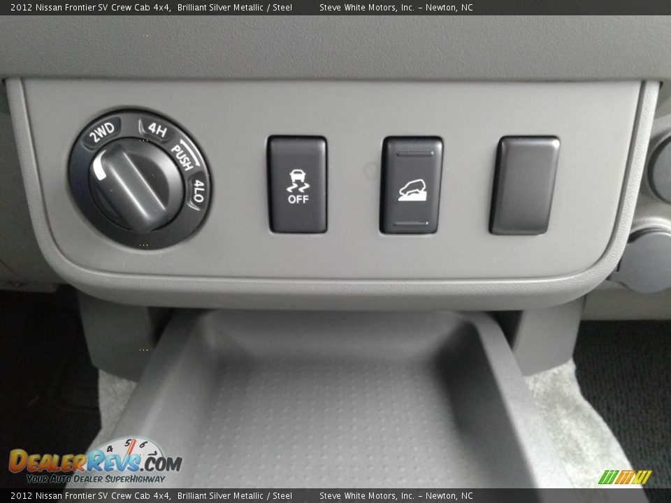 2012 Nissan Frontier SV Crew Cab 4x4 Brilliant Silver Metallic / Steel Photo #25