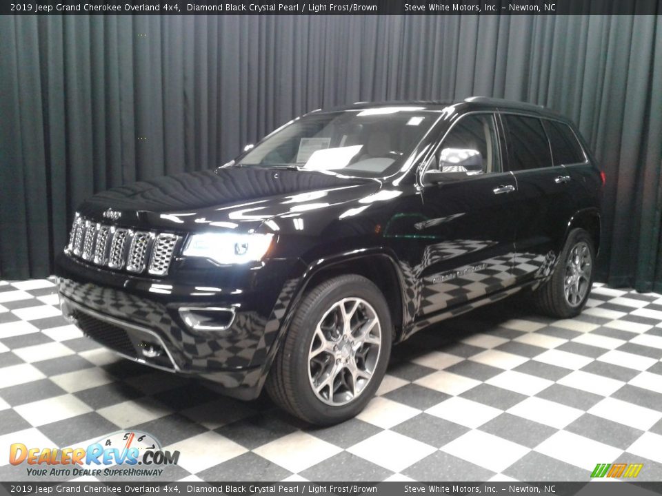 2019 Jeep Grand Cherokee Overland 4x4 Diamond Black Crystal Pearl / Light Frost/Brown Photo #2