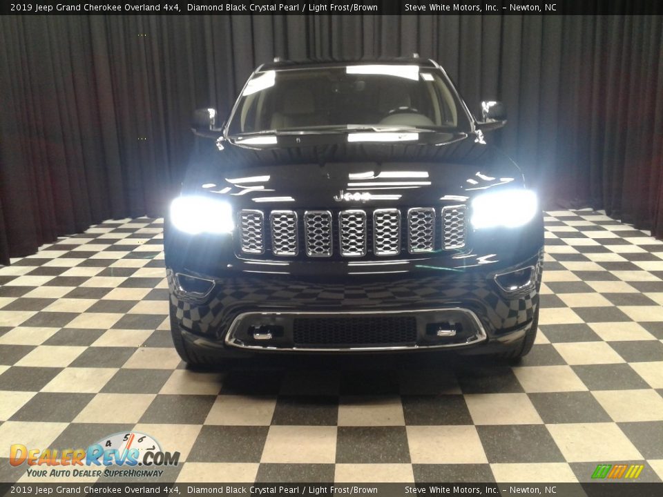 2019 Jeep Grand Cherokee Overland 4x4 Diamond Black Crystal Pearl / Light Frost/Brown Photo #3