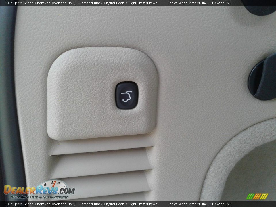 2019 Jeep Grand Cherokee Overland 4x4 Diamond Black Crystal Pearl / Light Frost/Brown Photo #14