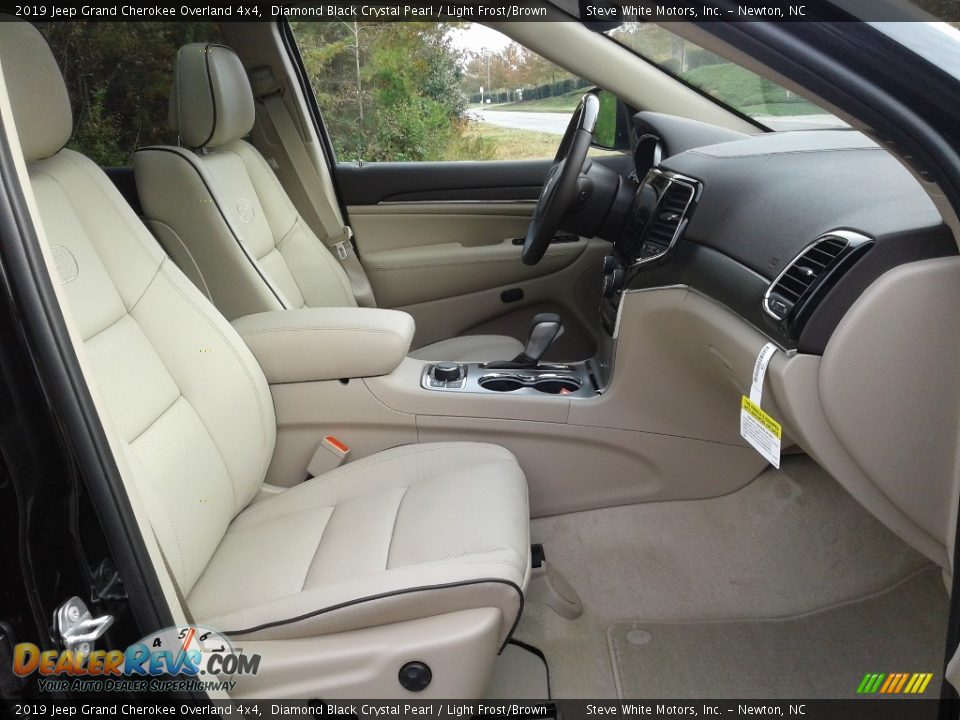 Front Seat of 2019 Jeep Grand Cherokee Overland 4x4 Photo #18
