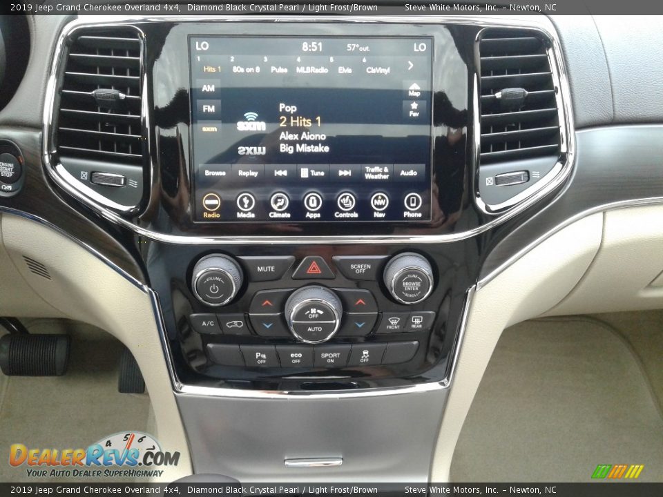 Controls of 2019 Jeep Grand Cherokee Overland 4x4 Photo #23