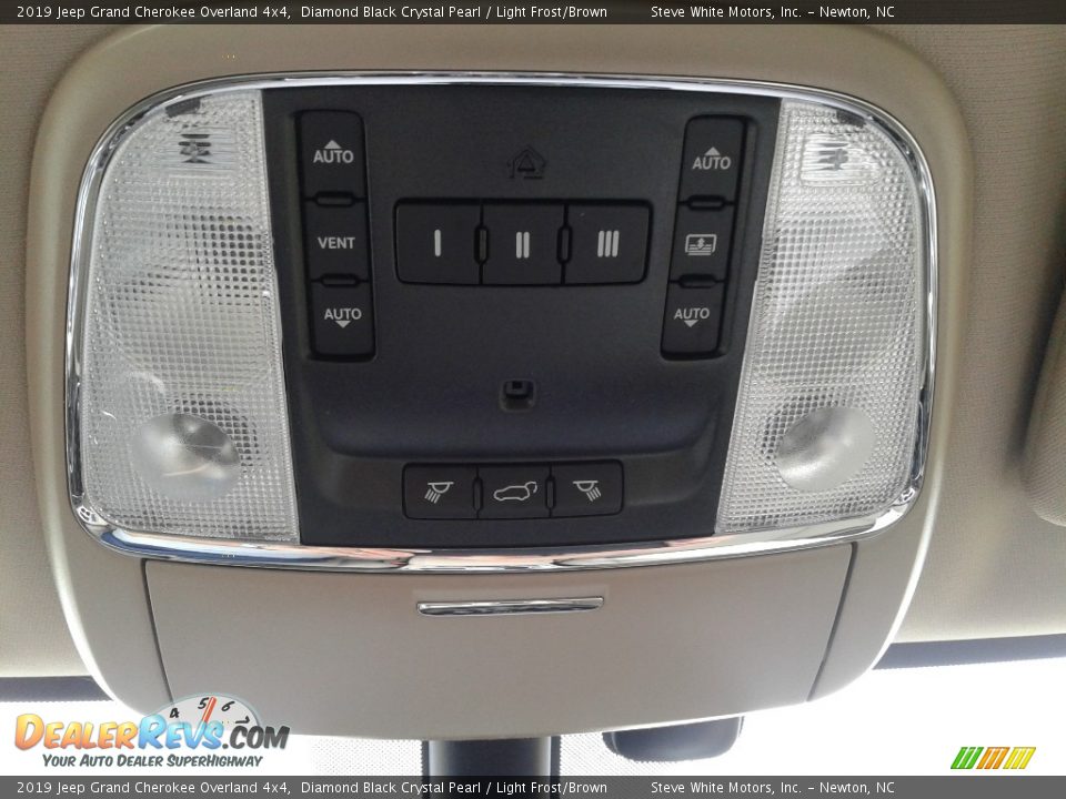2019 Jeep Grand Cherokee Overland 4x4 Diamond Black Crystal Pearl / Light Frost/Brown Photo #36