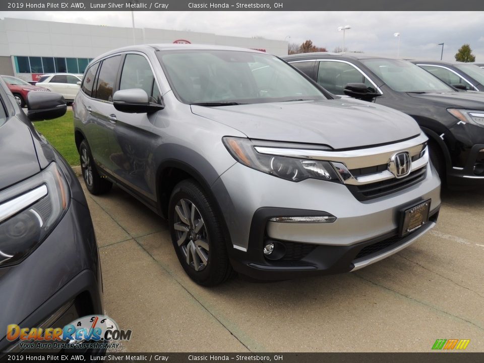 Front 3/4 View of 2019 Honda Pilot EX AWD Photo #3