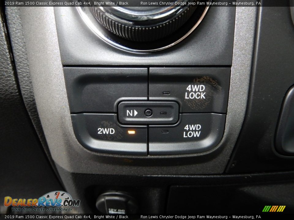 2019 Ram 1500 Classic Express Quad Cab 4x4 Bright White / Black Photo #18