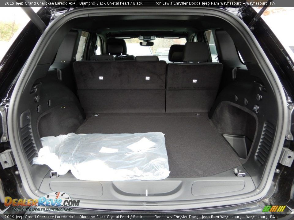 2019 Jeep Grand Cherokee Laredo 4x4 Diamond Black Crystal Pearl / Black Photo #5