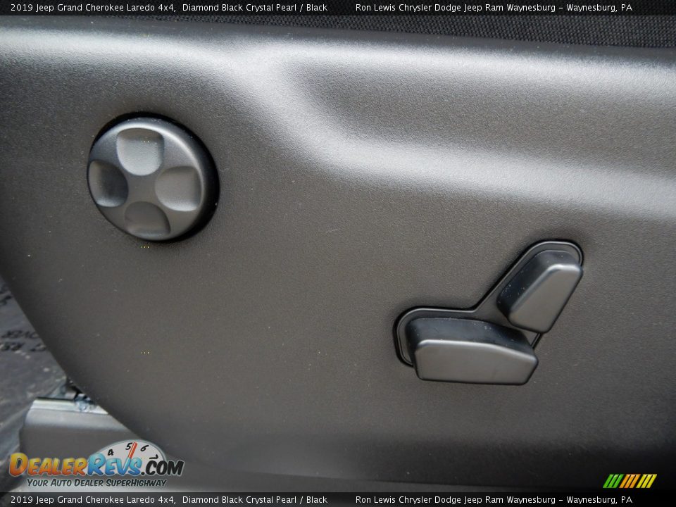 2019 Jeep Grand Cherokee Laredo 4x4 Diamond Black Crystal Pearl / Black Photo #16