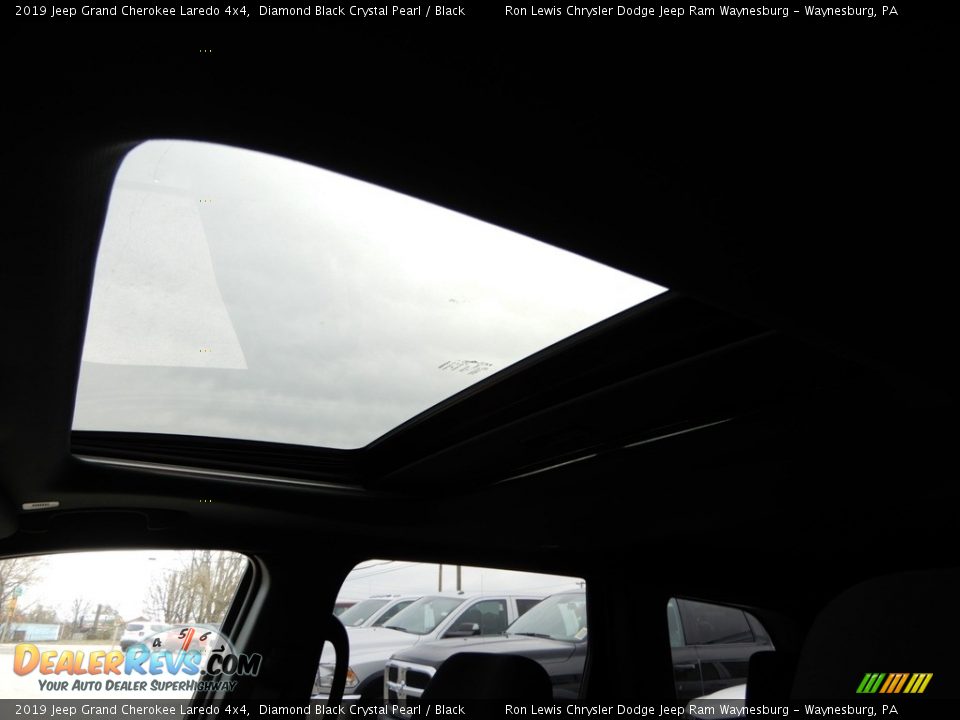 2019 Jeep Grand Cherokee Laredo 4x4 Diamond Black Crystal Pearl / Black Photo #17