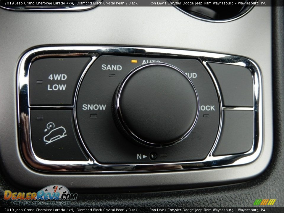 2019 Jeep Grand Cherokee Laredo 4x4 Diamond Black Crystal Pearl / Black Photo #19