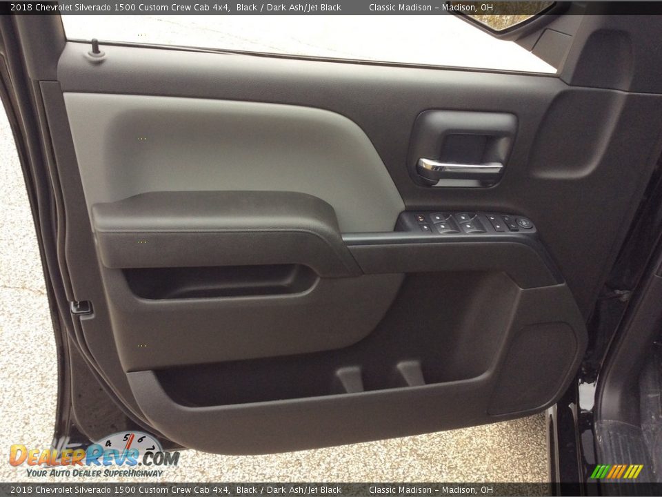 2018 Chevrolet Silverado 1500 Custom Crew Cab 4x4 Black / Dark Ash/Jet Black Photo #8
