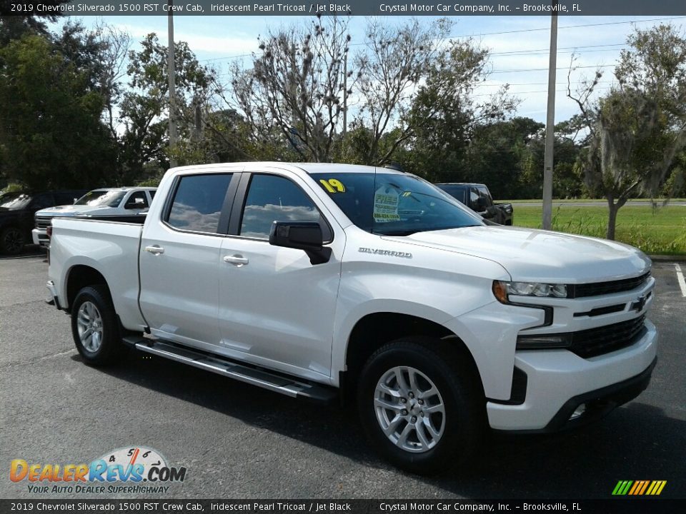 Front 3/4 View of 2019 Chevrolet Silverado 1500 RST Crew Cab Photo #7