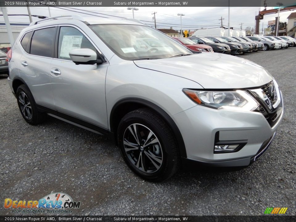 Front 3/4 View of 2019 Nissan Rogue SV AWD Photo #1