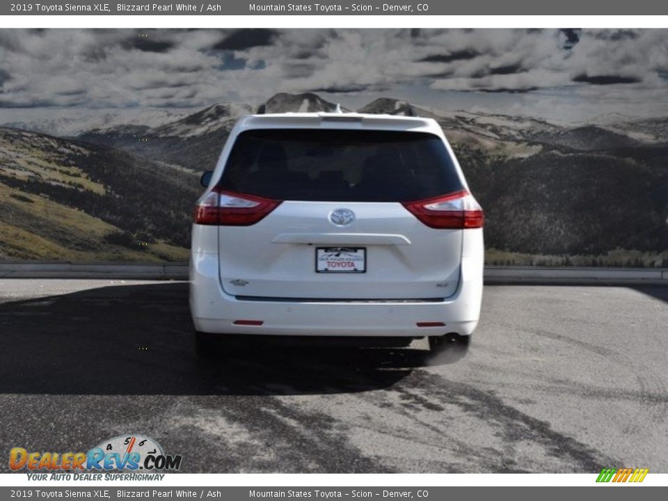 2019 Toyota Sienna XLE Blizzard Pearl White / Ash Photo #4