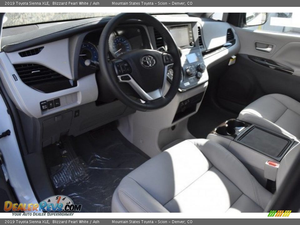 2019 Toyota Sienna XLE Blizzard Pearl White / Ash Photo #5