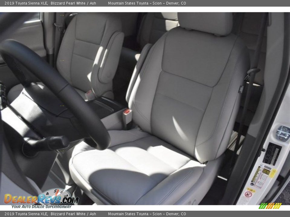 2019 Toyota Sienna XLE Blizzard Pearl White / Ash Photo #7