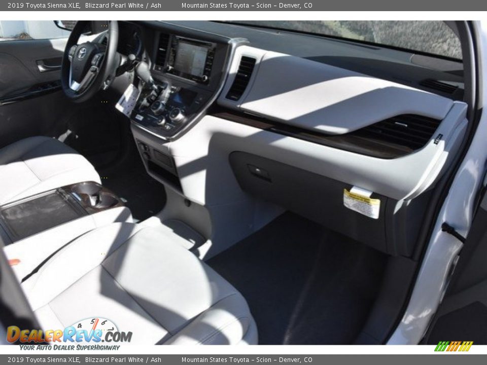 2019 Toyota Sienna XLE Blizzard Pearl White / Ash Photo #11