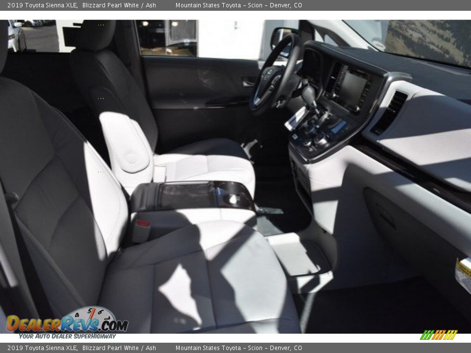 2019 Toyota Sienna XLE Blizzard Pearl White / Ash Photo #12