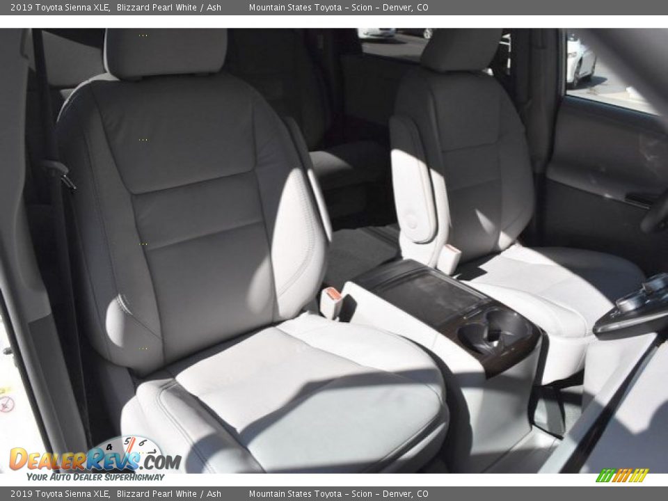 2019 Toyota Sienna XLE Blizzard Pearl White / Ash Photo #13