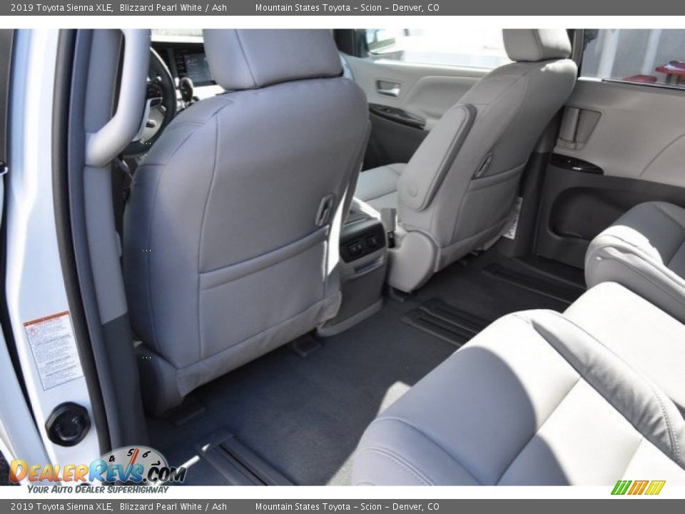 2019 Toyota Sienna XLE Blizzard Pearl White / Ash Photo #14