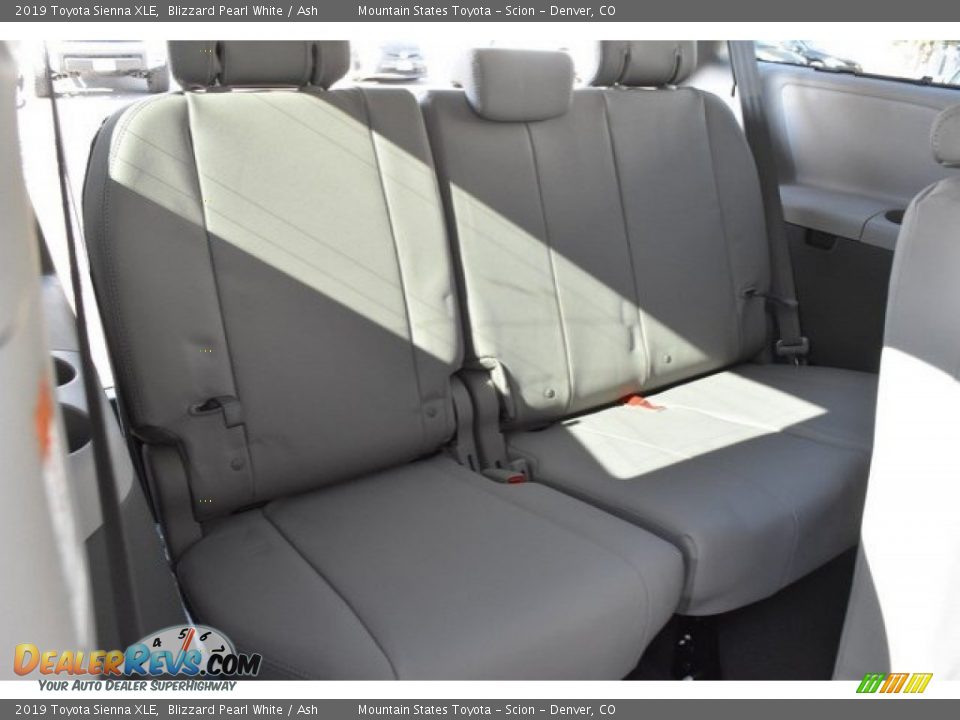 2019 Toyota Sienna XLE Blizzard Pearl White / Ash Photo #20