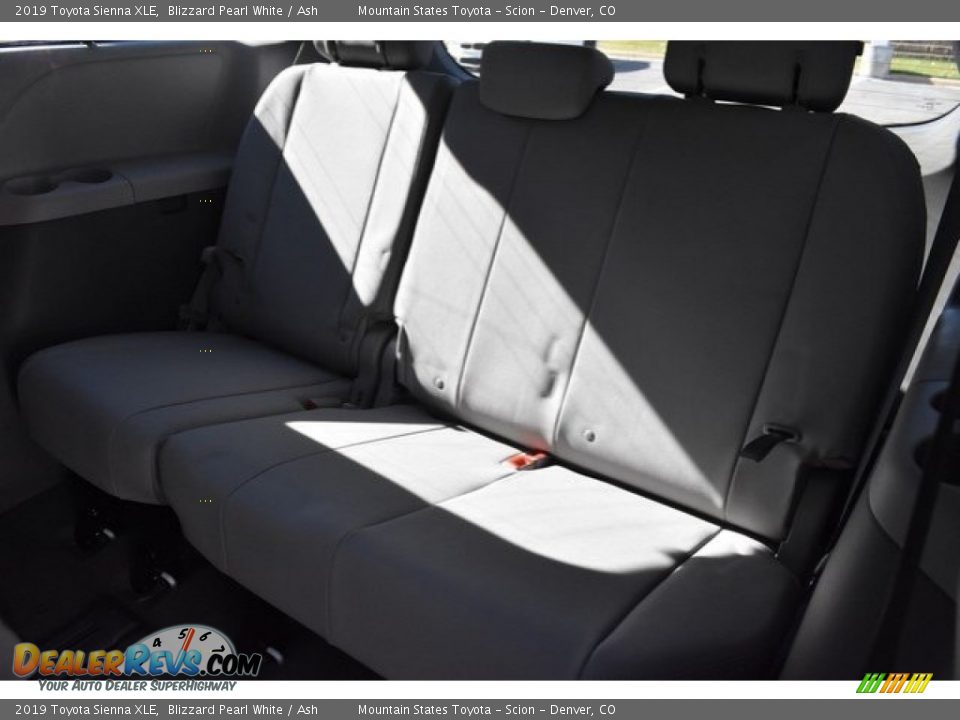2019 Toyota Sienna XLE Blizzard Pearl White / Ash Photo #21
