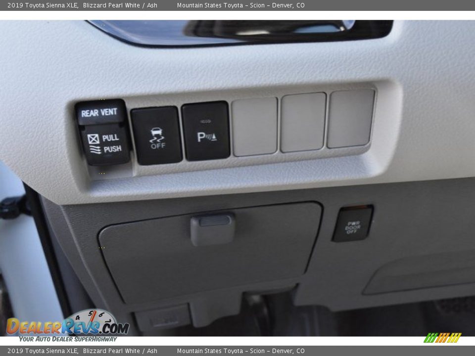 2019 Toyota Sienna XLE Blizzard Pearl White / Ash Photo #27