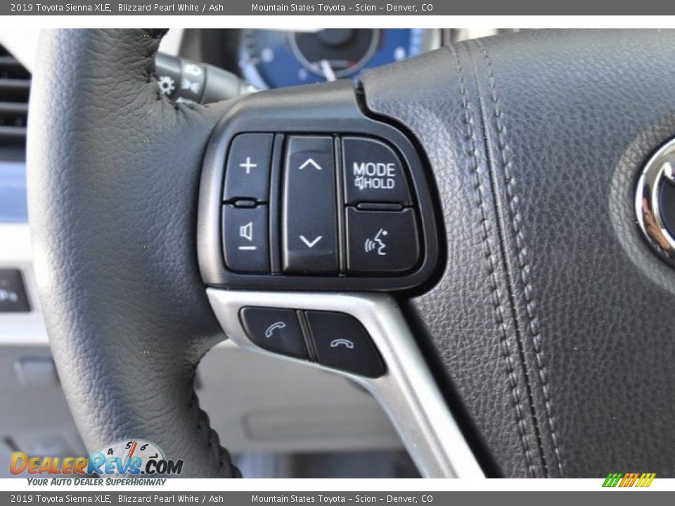 2019 Toyota Sienna XLE Blizzard Pearl White / Ash Photo #28