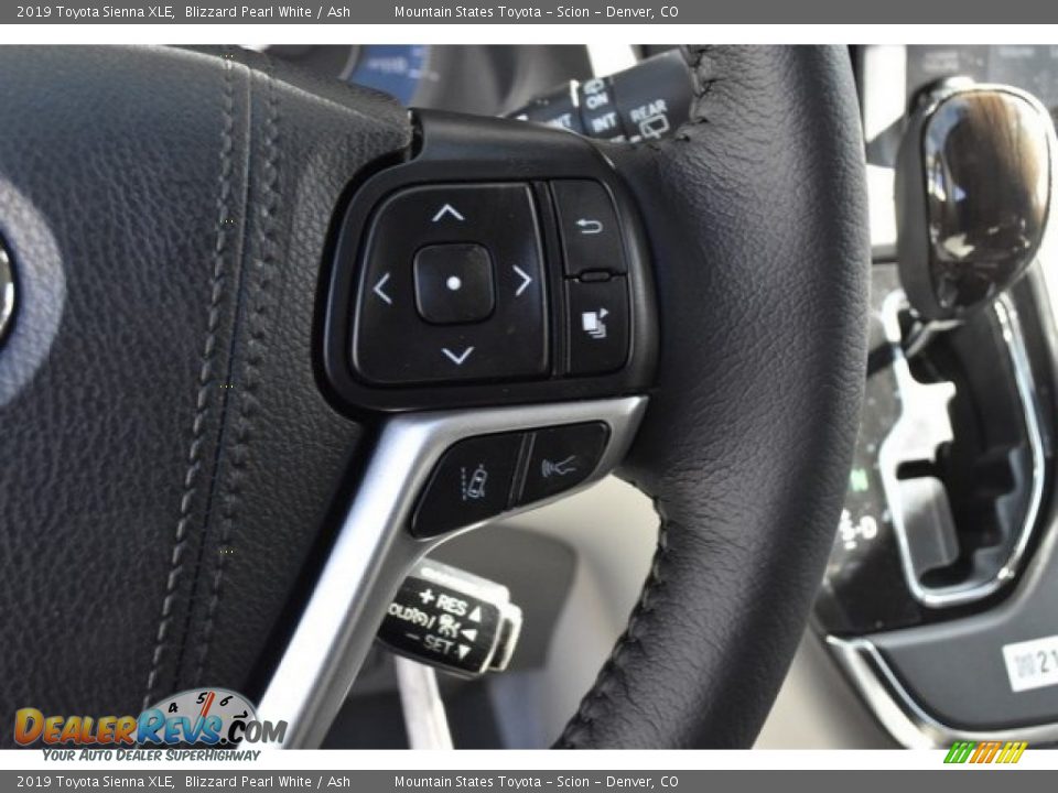 2019 Toyota Sienna XLE Blizzard Pearl White / Ash Photo #29