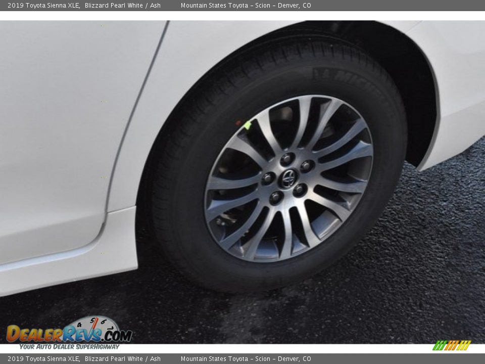 2019 Toyota Sienna XLE Blizzard Pearl White / Ash Photo #35