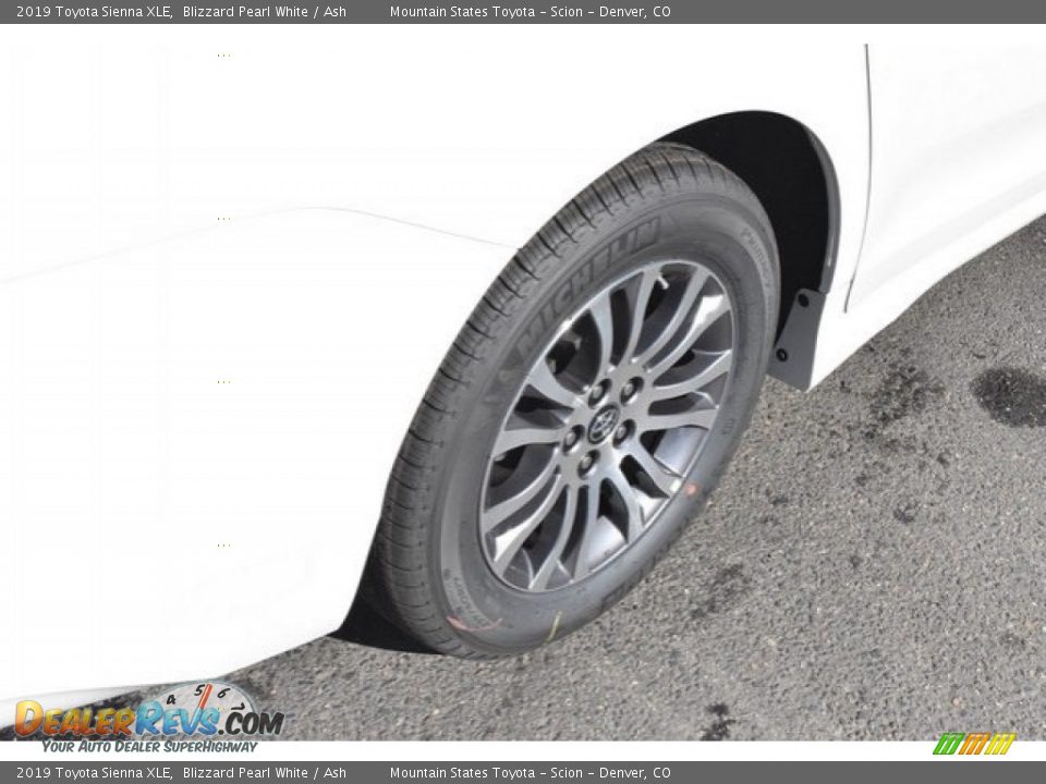 2019 Toyota Sienna XLE Blizzard Pearl White / Ash Photo #36