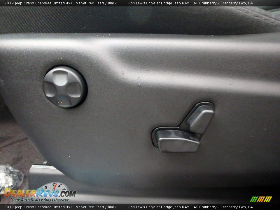 2019 Jeep Grand Cherokee Limited 4x4 Velvet Red Pearl / Black Photo #16