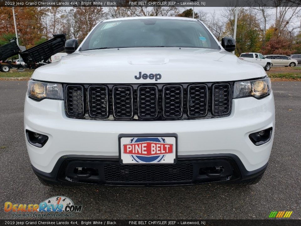 2019 Jeep Grand Cherokee Laredo 4x4 Bright White / Black Photo #2