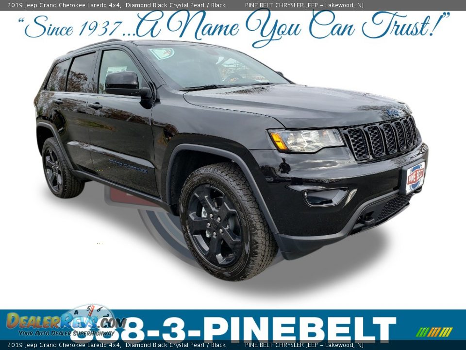 2019 Jeep Grand Cherokee Laredo 4x4 Diamond Black Crystal Pearl / Black Photo #1