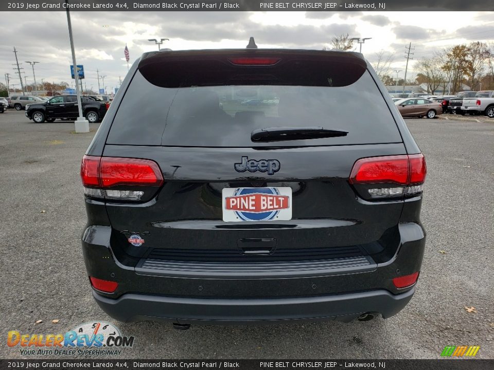 2019 Jeep Grand Cherokee Laredo 4x4 Diamond Black Crystal Pearl / Black Photo #5