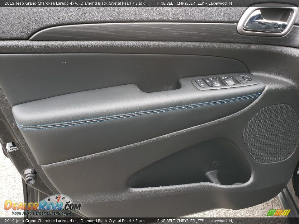 2019 Jeep Grand Cherokee Laredo 4x4 Diamond Black Crystal Pearl / Black Photo #8