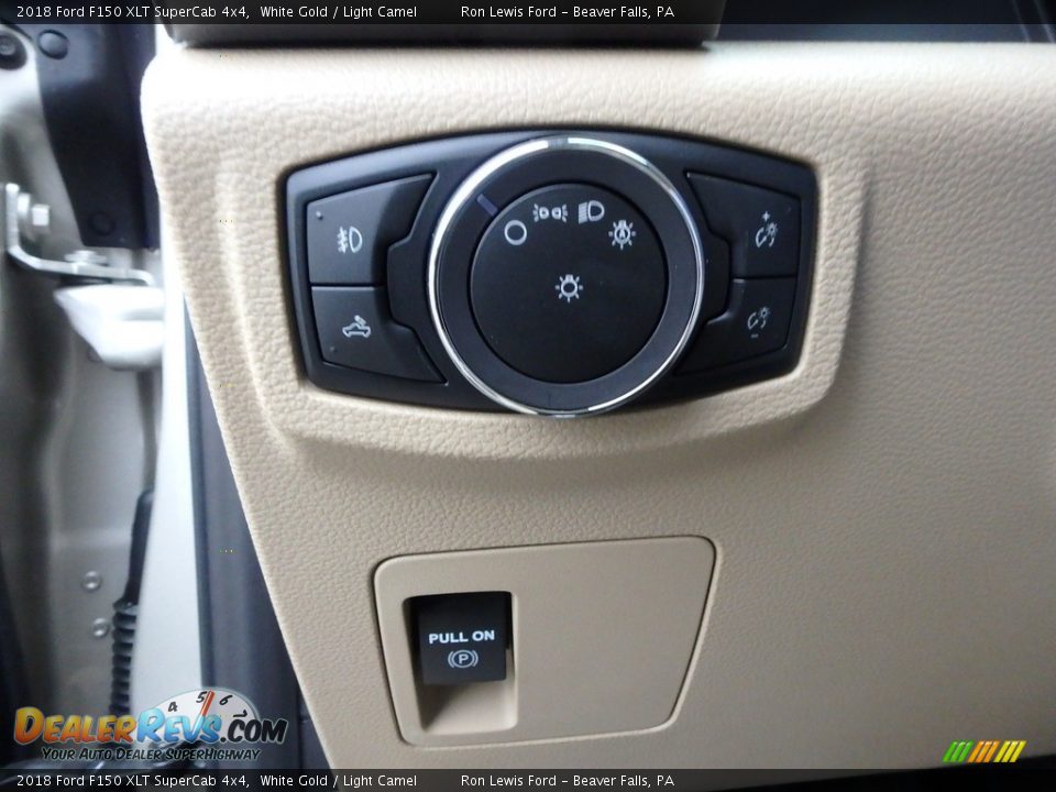 Controls of 2018 Ford F150 XLT SuperCab 4x4 Photo #15