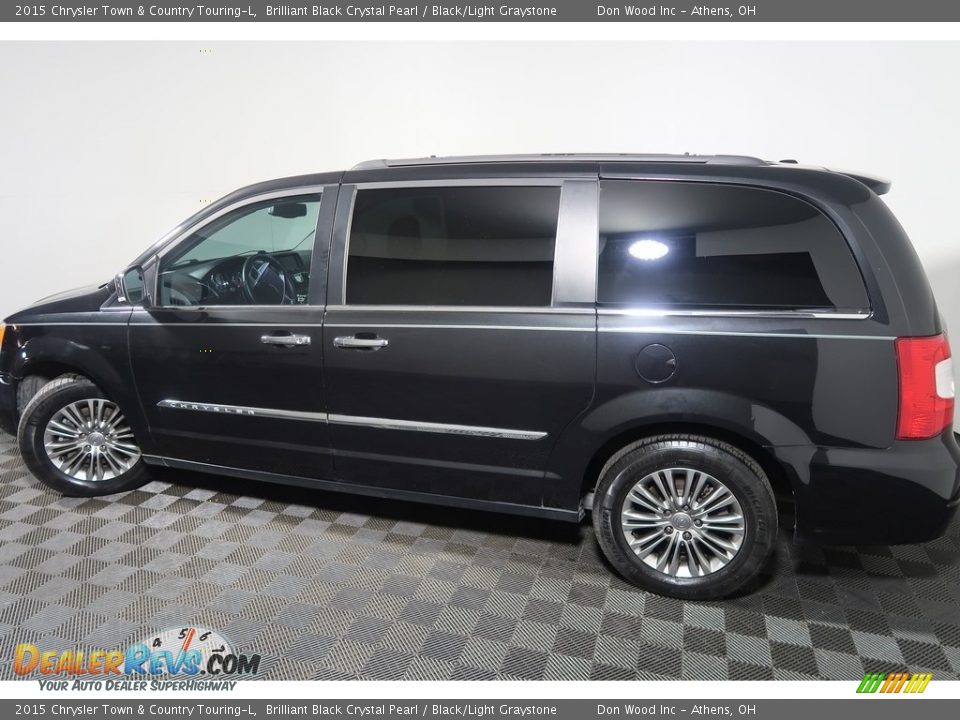 2015 Chrysler Town & Country Touring-L Brilliant Black Crystal Pearl / Black/Light Graystone Photo #11