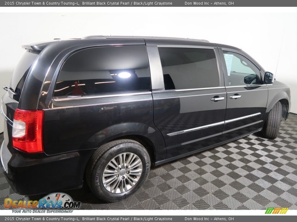 2015 Chrysler Town & Country Touring-L Brilliant Black Crystal Pearl / Black/Light Graystone Photo #15