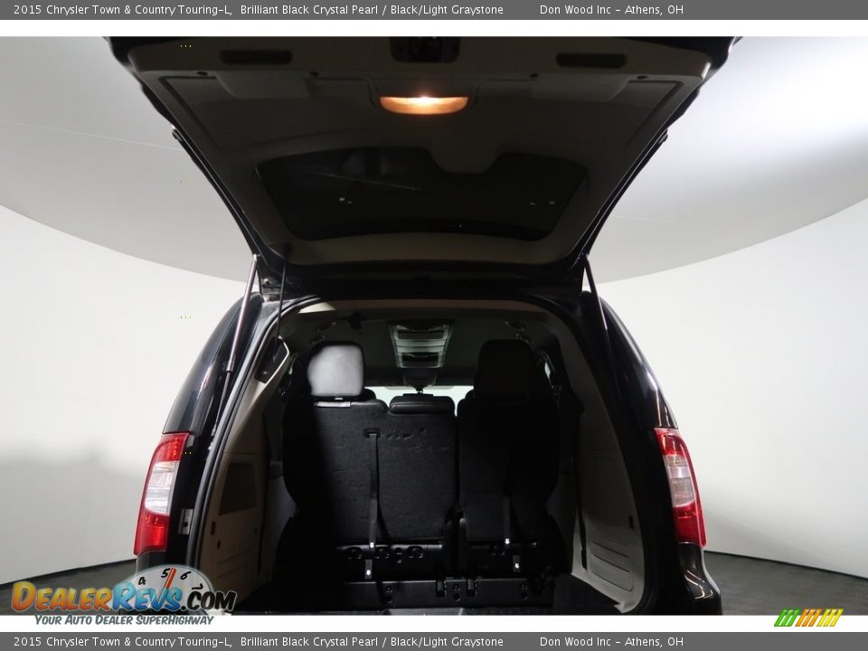 2015 Chrysler Town & Country Touring-L Brilliant Black Crystal Pearl / Black/Light Graystone Photo #35