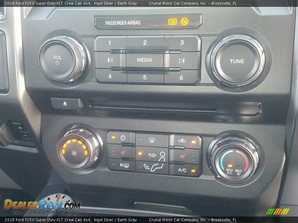 2018 Ford F250 Super Duty XLT Crew Cab 4x4 Ingot Silver / Earth Gray Photo #16