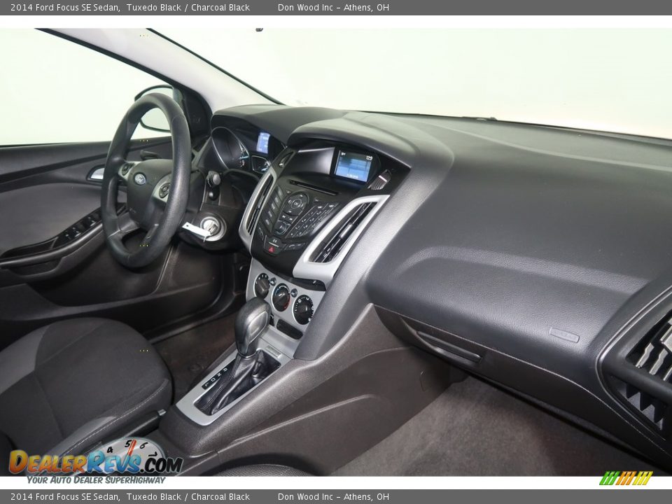 2014 Ford Focus SE Sedan Tuxedo Black / Charcoal Black Photo #14