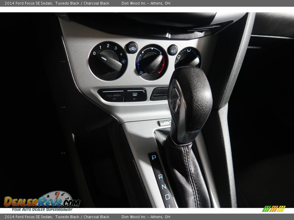 2014 Ford Focus SE Sedan Tuxedo Black / Charcoal Black Photo #24