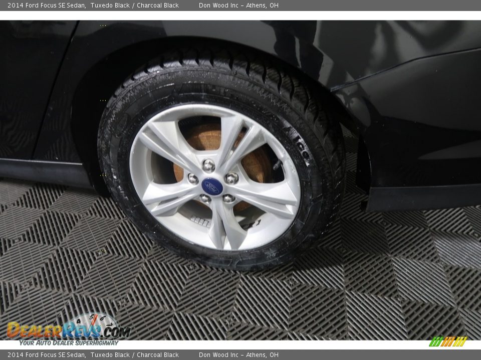 2014 Ford Focus SE Sedan Tuxedo Black / Charcoal Black Photo #30