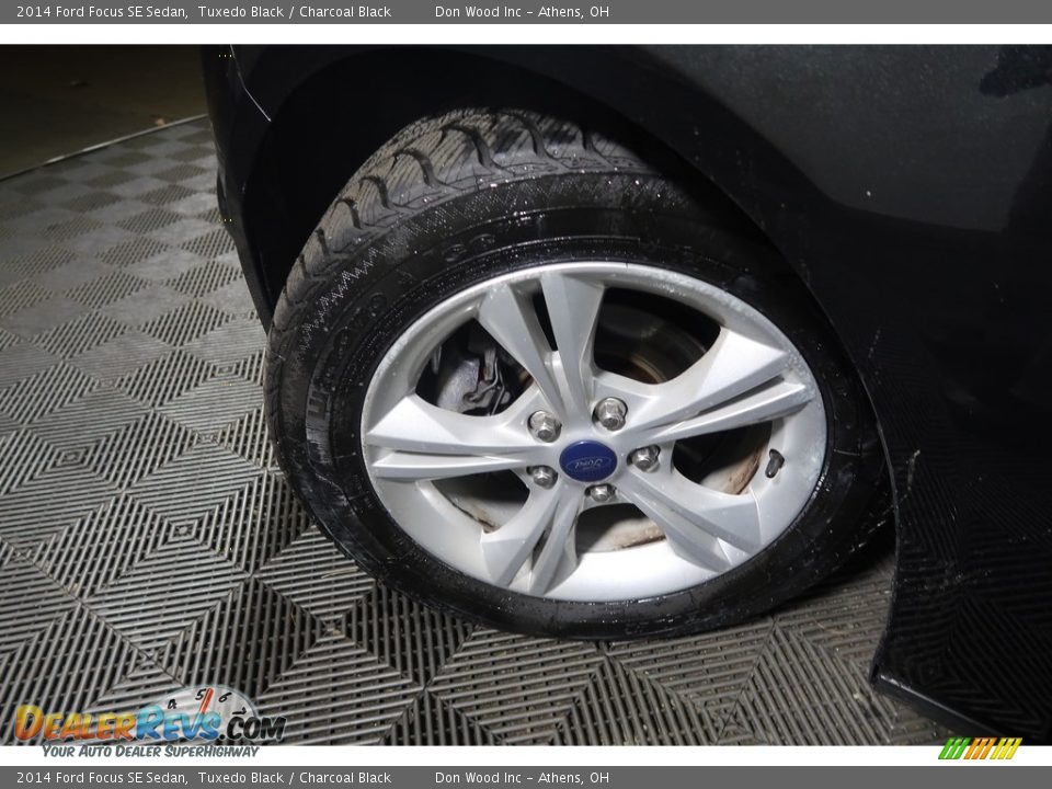 2014 Ford Focus SE Sedan Tuxedo Black / Charcoal Black Photo #31