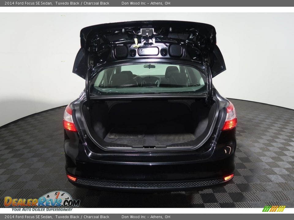 2014 Ford Focus SE Sedan Tuxedo Black / Charcoal Black Photo #32