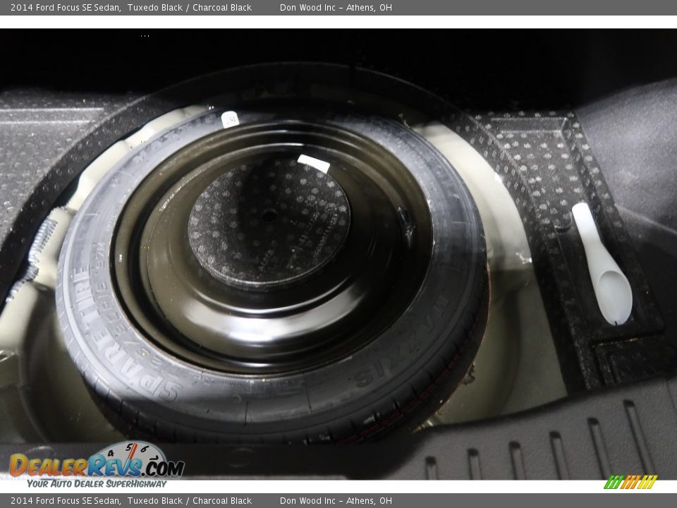 2014 Ford Focus SE Sedan Tuxedo Black / Charcoal Black Photo #34