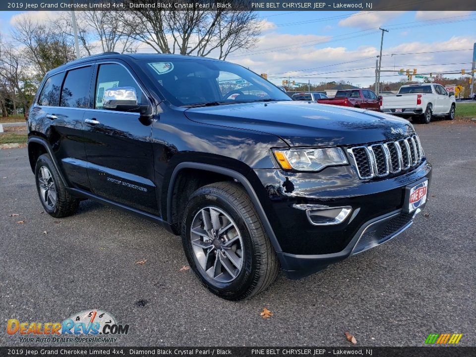 Front 3/4 View of 2019 Jeep Grand Cherokee Limited 4x4 Photo #1