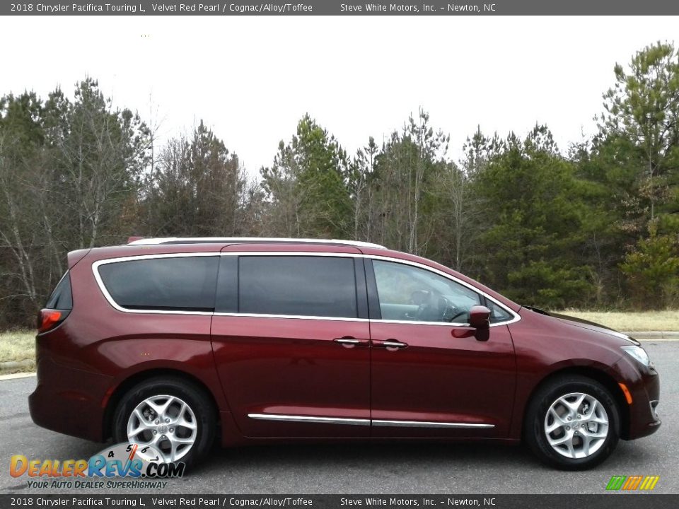 2018 Chrysler Pacifica Touring L Velvet Red Pearl / Cognac/Alloy/Toffee Photo #5